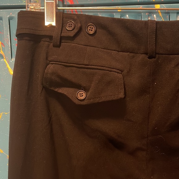 BCBGMaxazria size 4 capri slacks w/pocket detailing  W207 - Picture 6 of 10